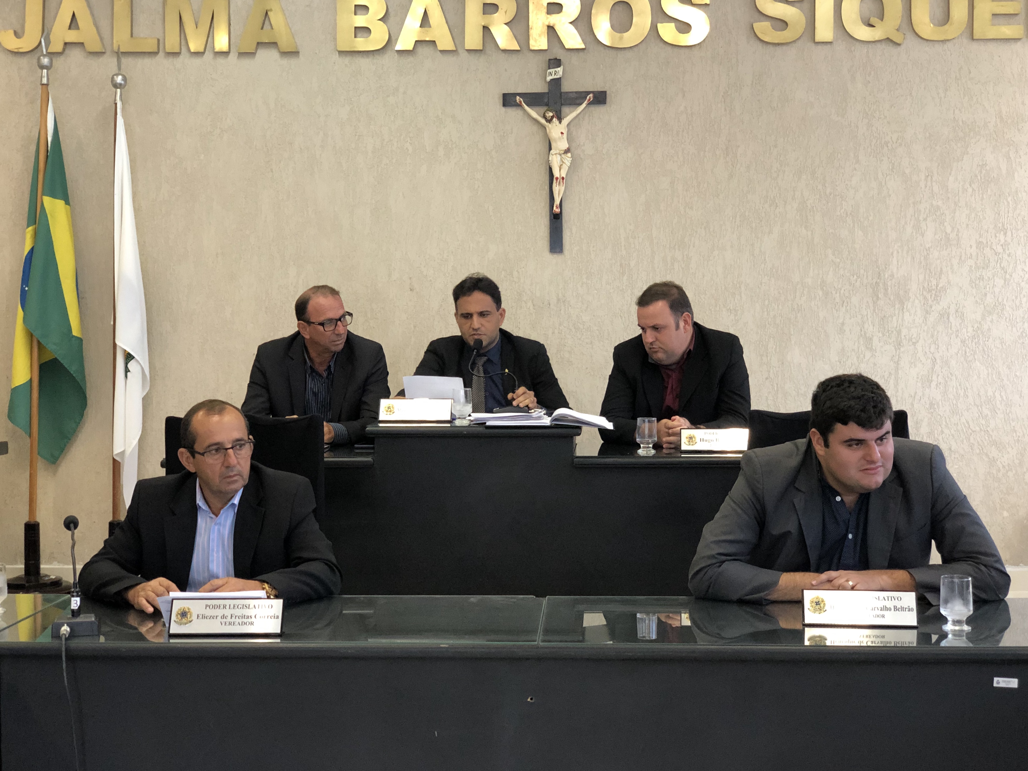 Presidente pede revisão elétrica no Mercado Público e no cemitério de Coruripe